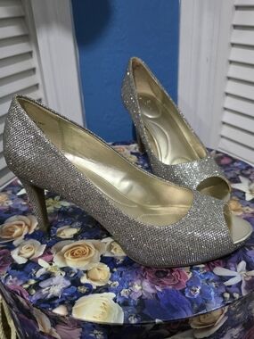 Bandolino Silver Glitter Peep-Toe Heels
